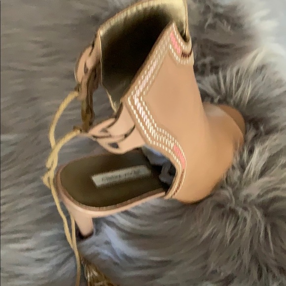 Booties gently worn - Picture 3 of 7